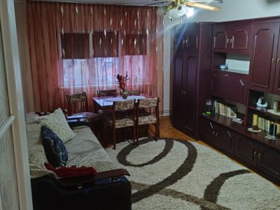 Apartament de 2 camere, decomandat, 56 mp., zona blocuri