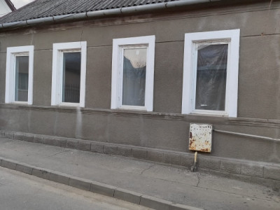 Casa individuala, 3 camera , 70mp,  in zona Centrala