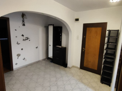 Apartament de 3 camere, decomandat, 64 mp., zona Micro 3