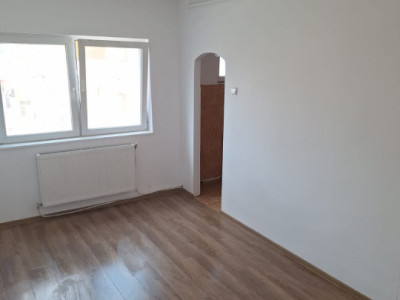 Garsoniera, 22 mp., zona Materna