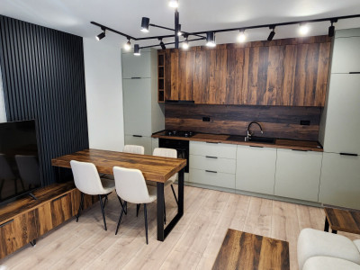 Apartament de 3 camere, semidecomandat, 63 mp., zona Semicentral.