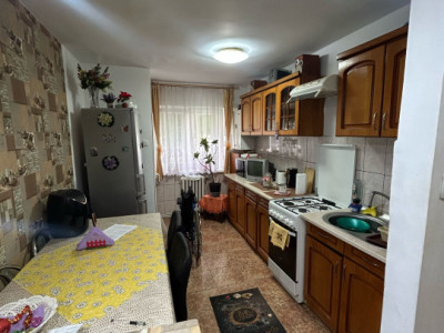 Apartament de 2 camere, decomandat, 45 mp., zona Garii