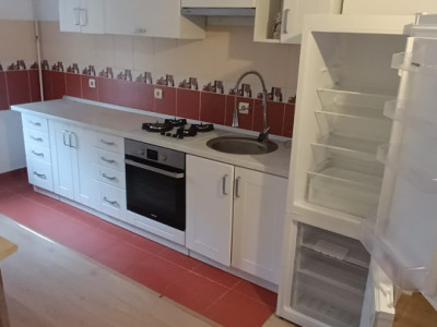 Apartament de 4 camere, decomandat, 85 mp., zona Imparatul Traian.