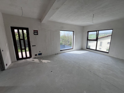 Casă tip duplex, 4 camere, 111 mp., teren 125 mp., zona Iris