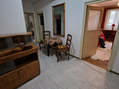 Apartament de 3 camere, decomandat, 84mp., zona Sud 
