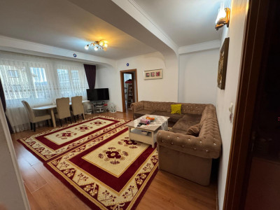 Apartament 4 camere , decomandat , zona Independentei