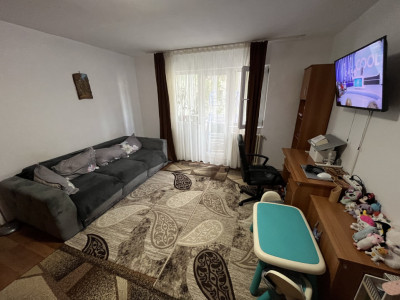 Apartament 2 camere , etaj 2 , zona Lama 
