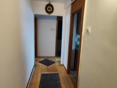 Apartament de 2 camere, decomandat, 49.5 mp., zona Primaveri