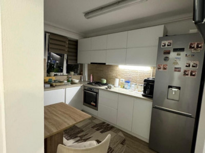 Apartament de 3 camere, decomandat, 70 mp., zona Independentei
