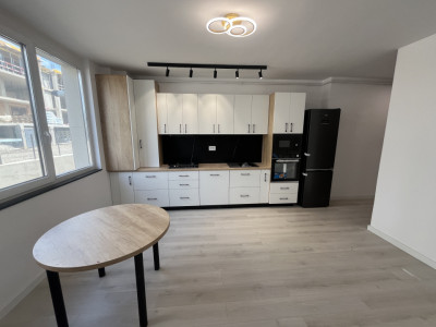 Apartament de 3 camere, decomandat, 80 mp., zona Centura