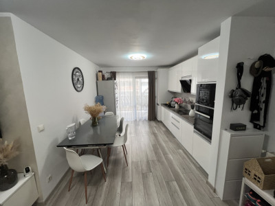 Apartament de 3 camere, zona Sud , bloc nou 