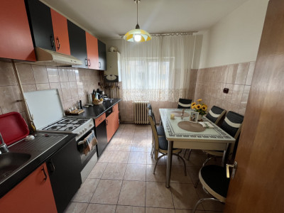 Apartament de 4 camere, decomandat, 87 mp, zona Nord