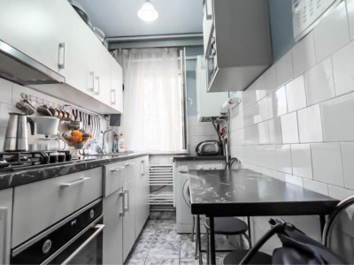 Apartament de 3 camere, decomandat, 46 mp., zona  Manastur