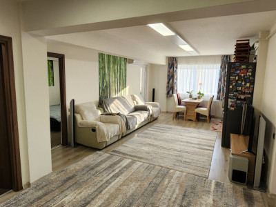 Apartament de 3 camere, semidecomandat, 76 mp., zona Regal Baciu