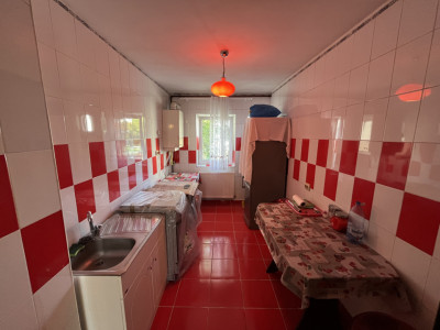 Apartament 3 camere , decomandat , etaj 1 , Stefan cel Mare 