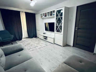 Apartament de 3 camere, decomandat, 66 mp, zona Stefan cel Mare 