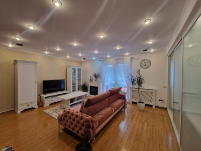 Apartament de 3 camere, decomandat, 90 mp., zona Stefan cel Mare.