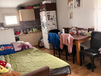 Apartament de 3 camere, decomandat, 50 mp., zona Decebal