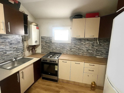 Apartament de 3 camere, decomandat, 50 mp., zona Decebal