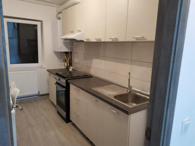 Apartament de 4 camere, decomandat, 82 mp., zona Stefan cel MARE.
