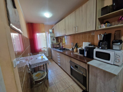 Apartament de 2 camere, decomandat, 49 mp., zona Sud