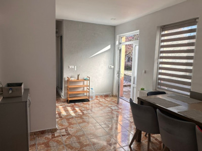 Casa de închiriat , 3 camere, zona LMV