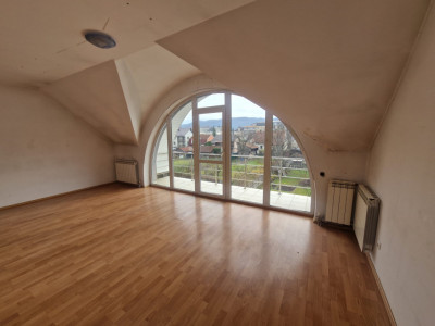 Spatiu de 1 camera, 25 mp.  zona Independentei