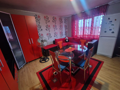Apartament de 2 camere, decomandat, 36 mp., zona Andrei Muresanu.