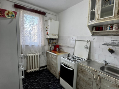 Apartament de 4 camere, decomandat, 96 mp., zona Andrei Muresanu