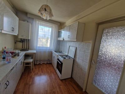 Apartament de 3 camere, 72 mp., zona Decebal