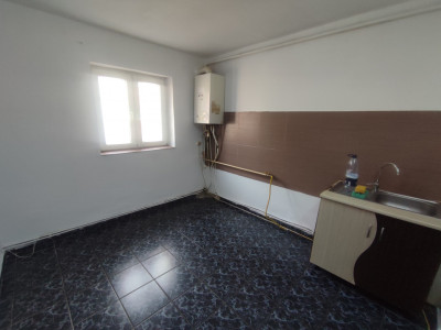Apartament de 3 camere, 60 mp., zona Lama