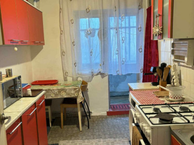Apartament de 2 camere, decomandat, 51 mp., zona Stefan cel Mare