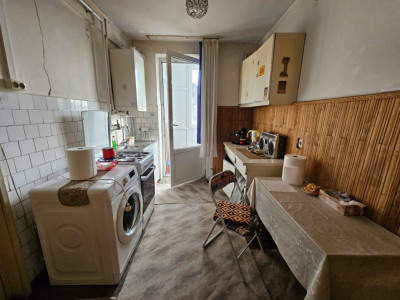 Apartament de 3 camere, decomandat, 65 mp., zona Decebal