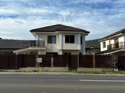 Casă individuala, 4 camere, 109 mp., teren 400 mp., zona Luna de Sus