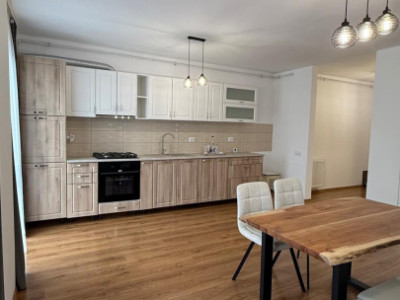 Apartament de 3 camere,  65 mp., zona Fagului