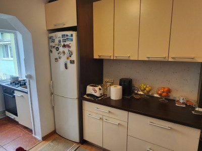 Apartament de 2 camere, decomandat, 56 mp., zona Stefan cel Mare