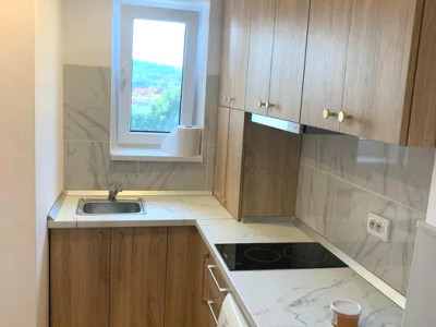 Apartament cu 2 camere, decomandat, 40 m2, etj 4, Zona Decebal, ultracentral