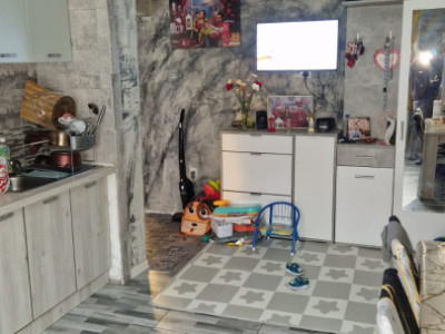 Apartament de 2 camere, decomandat, 55 mp., zona Panait Cerna