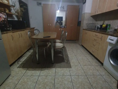 Apartament de 2 camere, decomandat, 56 mp., zona central