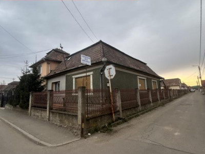 Casă individuală , 3 camere , 244 mp teren 