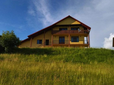 Cabana/Pensiune de vânzare Strâmba – 485 mp, teren 3500 mp, panoramă superbă