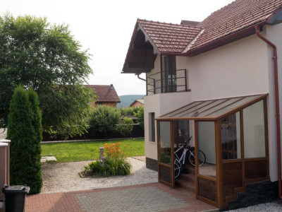 Casă individuala, 6 camere, 200 mp., teren 600 mp., zona de sud Bistrita