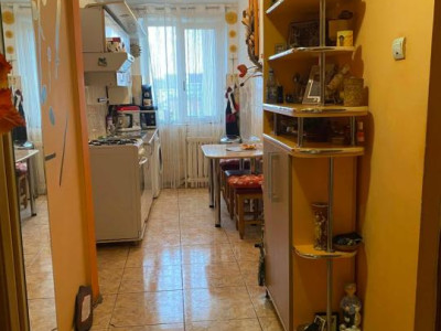 Apartament de 2 camere, decomandat, 58 mp., zona Decebal