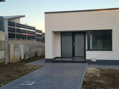 Casă înșiruită, 3 camere, 81 mp., teren 288 mp., zona Centura Sud