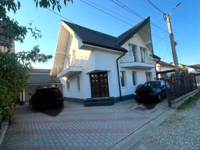Casă individuala, decomandă, 6 camere, 180 mp  ., teren 3 ari., zona de Nord
