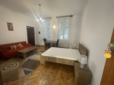 Apartament cu o cameră, decomandat, 35mp, Centru. 