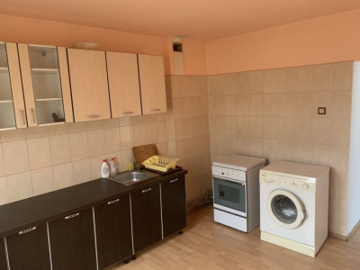 Apartament la casa cu 2 camere, decomandat, 100 mp., zona Dambul Rotund